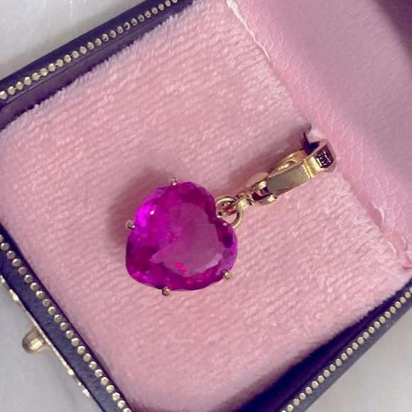 🩷PRICE IS FIRM🩷Juicy Couture Raspberry Heart Charm BNIB Excellent Condition - Picture 2 of 13